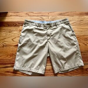 Nike Golf Standard Fit Dri-Fit khaki flat front shorts mens size 38